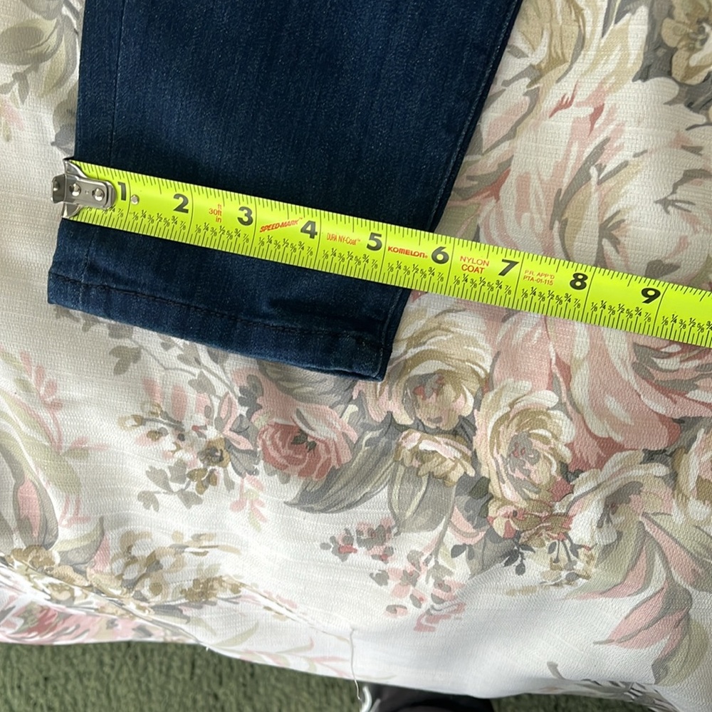 NWT Thalia Sodi stetch jeans size 10 figure flattering. - Picture 10 of 10